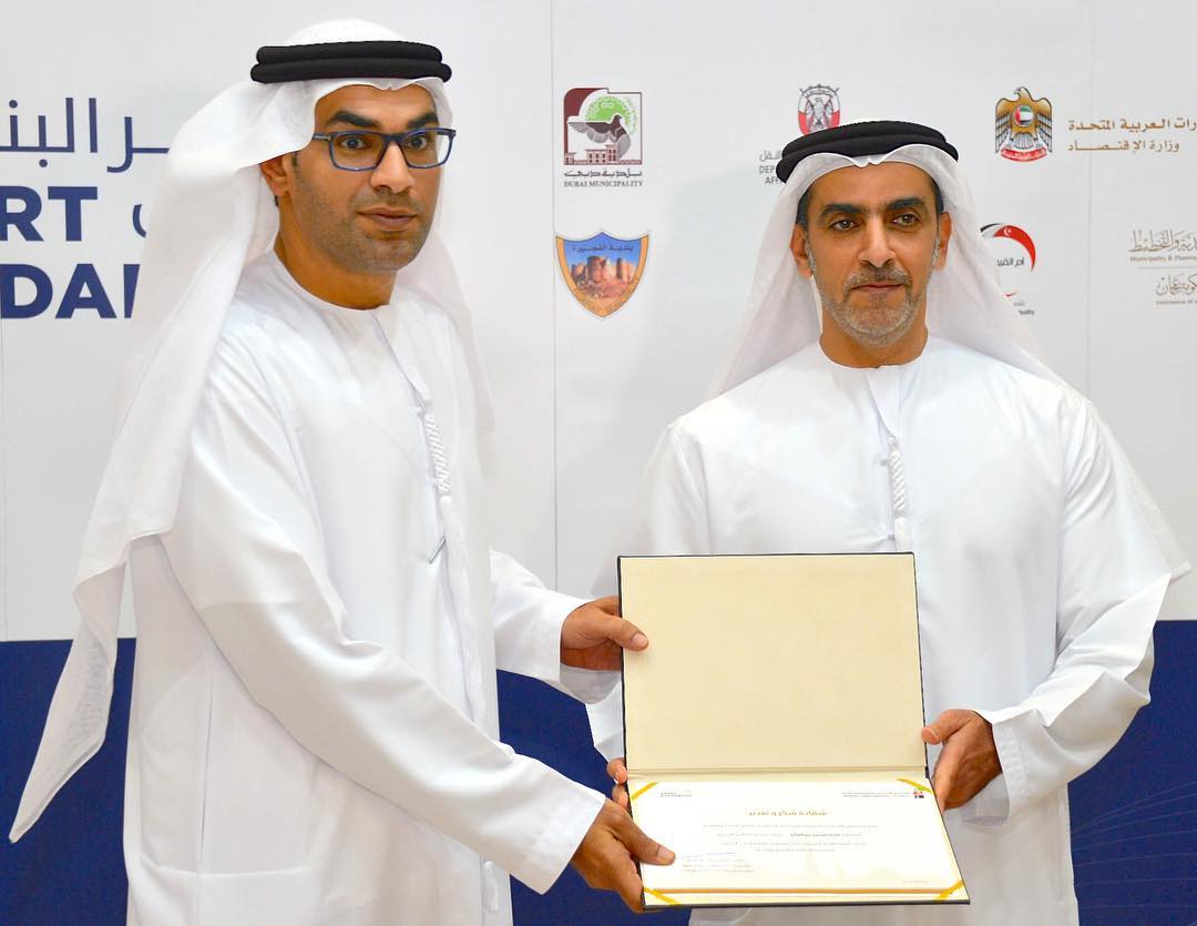 سمو الشيخ سيف بن زايد آل نهيان نائب رئيس مجلس الوزراء وزير الداخلية يكرم سعادة منذر محمد بن شكر الزعابي مدير عام دائرة #بلدية_رأس_الخيمة بمناسبة توقيع مذكرة تفاهم #مؤشر_البناء_الذكي. ??? ????? ??? ?? ???? ?? ????? ???? ???? ???? ??????? ???? ???????? ???? ????? ???? ???? ?? ??? ??????? ???? ??? ????? #?????_???_?????? ??????? ????? ????? ????? #????_??????_?????.