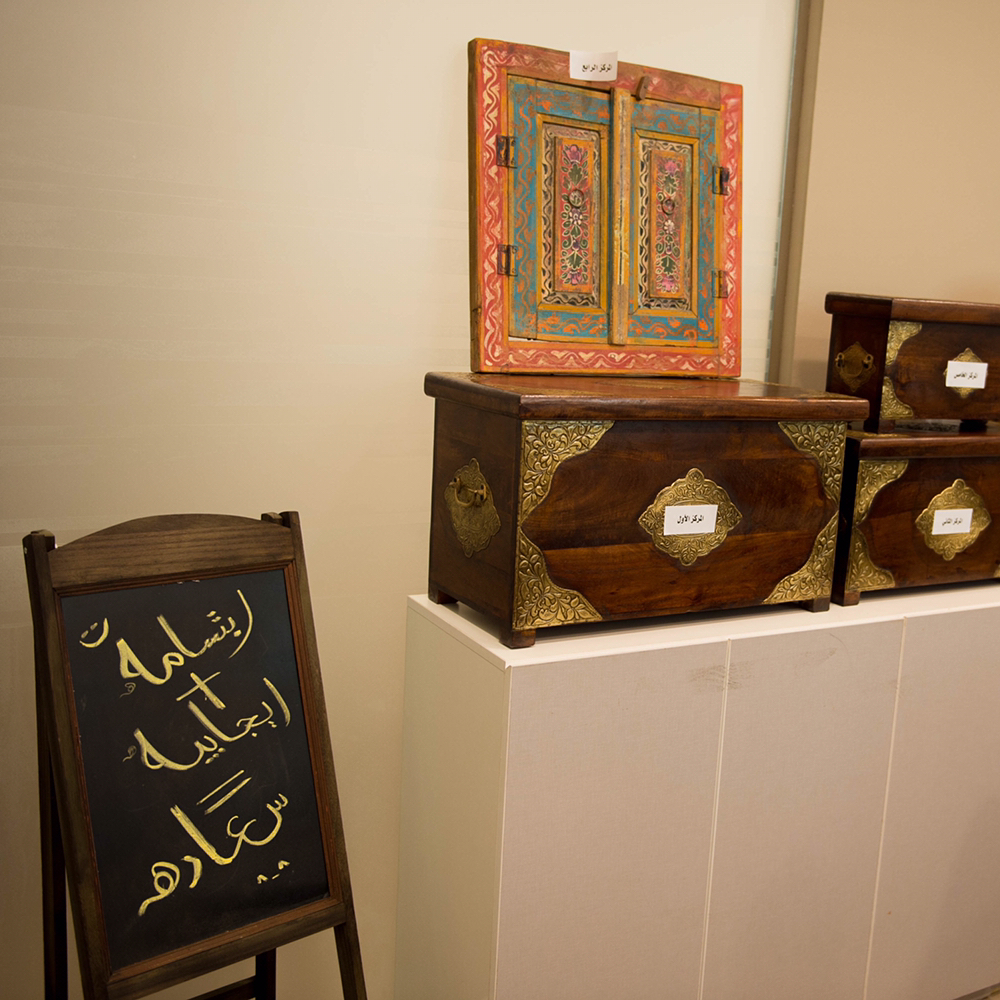 من منطلق حرص دائرة #بلدية_رأس_الخيمة على تعميق الأصالة بالموروث الشعبي ، وتعزيز الأنتماء والتعريف بتراث الإمارات العريق والأفتخار بالهوية الوطنية .
قام مكتب الاتصال المؤسسي بعمل مسابقة تراثية بالتعاون مع مركز نظم المعلومات الجغرافية ، عن طريق طرح اسئلة إلكترونية تعنى في أيجاد المواقع الأثرية عبر الاقمار الصناعية في إمارة رأس الخيمة.
وقام مركز الاتصال المؤسسي بتوزيع الهدايا التراثية على المتسابقين السبعة الفائزين بالأسئلة للمسابقة.
من منطلق حرص دائرة #بلدية_رأس_الخيمة على تعميق الأصالة بالموروث الشعبي ، وتعزيز الأنتماء والتعريف بتراث الإمارات العريق والأفتخار بالهوية الوطنية .
قام مكتب الاتصال المؤسسي بعمل مسابقة تراثية بالتعاون مع مركز نظم المعلومات الجغرافية ، عن طريق طرح اسئلة إلكترونية تعنى في أيجاد المواقع الأثرية عبر الاقمار الصناعية في إمارة رأس الخيمة.
وقام مركز الاتصال المؤسسي بتوزيع الهدايا التراثية على المتسابقين السبعة الفائزين بالأسئلة للمسابقة. ?? ????? ??? ????? #?????_???_?????? ??? ????? ??????? ???????? ?????? ? ?????? ???????? ???????? ????? ???????? ?????? ????????? ??????? ??????? .
??? ???? ??????? ??????? ???? ?????? ?????? ???????? ?? ???? ??? ????????? ????????? ? ?? ???? ??? ????? ????????? ???? ?? ????? ??????? ??????? ??? ??????? ???????? ?? ????? ??? ??????.
???? ???? ??????? ??????? ?????? ??????? ???????? ??? ?????????? ?????? ???????? ???????? ????????.
?? ????? ??? ????? #?????_???_?????? ??? ????? ??????? ???????? ?????? ? ?????? ???????? ???????? ????? ???????? ?????? ????????? ??????? ??????? .
??? ???? ??????? ??????? ???? ?????? ?????? ???????? ?? ???? ??? ????????? ????????? ? ?? ???? ??? ????? ????????? ???? ?? ????? ??????? ??????? ??? ??????? ???????? ?? ????? ??? ??????.
???? ???? ??????? ??????? ?????? ??????? ???????? ??? ?????????? ?????? ???????? ???????? ????????.