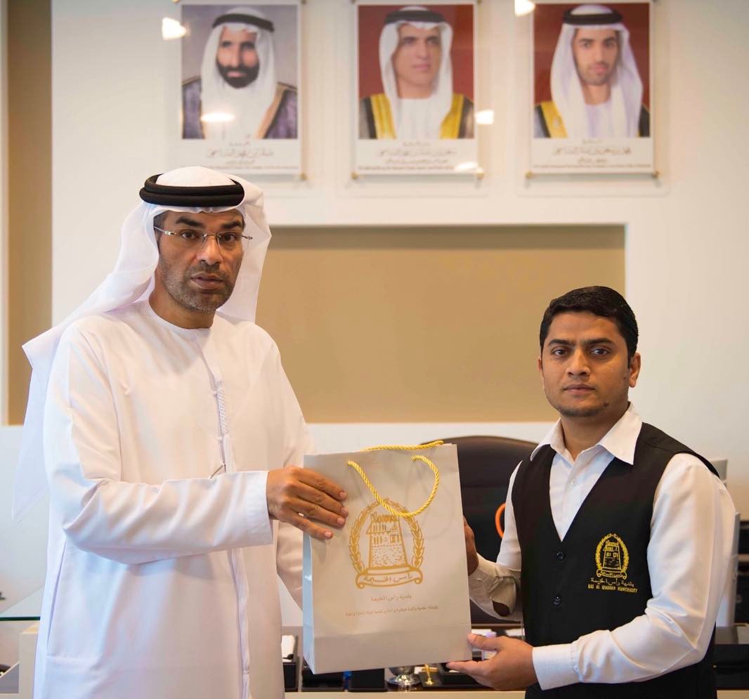 سعادة منذر محمد بن شكر مدير عام دائرة #بلدية_رأس_الخيمة يكرم المستخدمين في الدائرة لجهودهم ضمن فعاليات عام الخير 2017 ????? ???? ???? ?? ??? ???? ??? ?????? #?????_???_?????? ???? ?????????? ?? ???????? ??????? ??? ??????? ??? ????? 2017