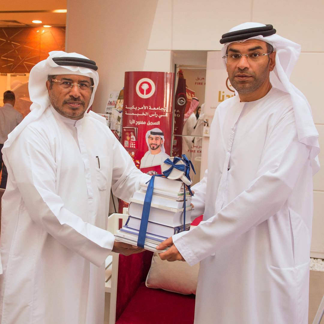 مدير عام دائرة #بلدية_رأس_الخيمة سعادة منذر محمد بن شكر الزعابي يستقبل وفد من هيئة حماية البيئة والتنمية برئاسة المدير التفيذي سعادة الدكتور سيف محمد الغيص لاستلام الكرسي البيئي كمبادرة لدعم عام القراءة ٢٠١٦. ???? ??? ????? #?????_???_?????? ????? ???? ???? ?? ??? ??????? ?????? ??? ?? ???? ????? ?????? ???????? ?????? ?????? ??????? ????? ??????? ??? ???? ????? ??????? ?????? ?????? ??????? ???? ??? ??????? ????.