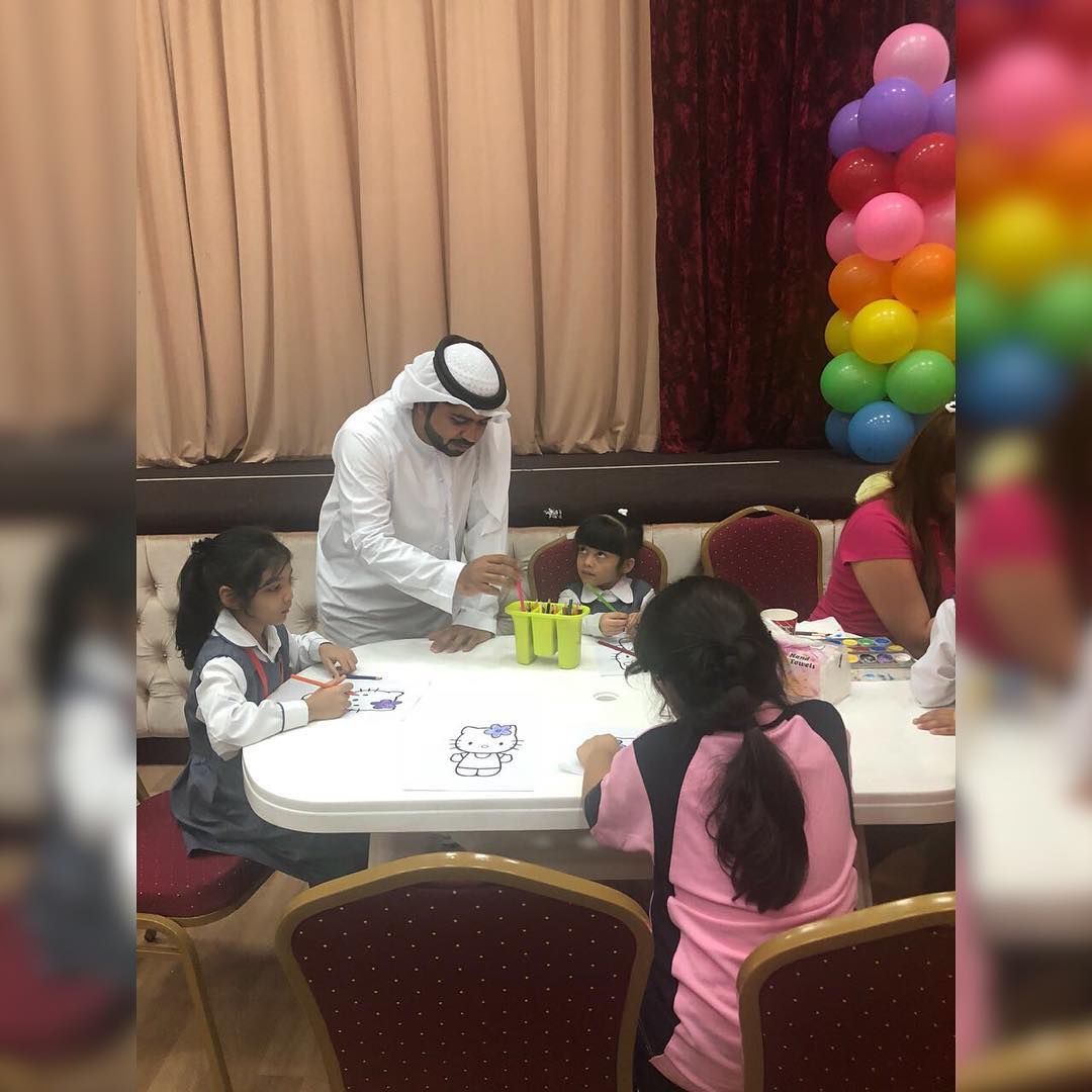 ضمن المبادرات المجتمعية في دائرة #بلدية_رأس_الخيمة قام مدير مركز سعادة المتعاملين مع فريق عمل المركز بزيارة مدرسة الظيت للتعليم الأساسي وذلك ضمن مبادرات المركز لتعزيز التواصل مع المجتمع بمناسبة العام الدراسي الجديدAs part of #RAK_Municipality community initiatives to enhance communications with community the Director of Customers Service Centers along with his team visited Al Dhait Primary School to remark the beginning of New Academic Year ??? ????????? ????????? ?? ????? #?????_???_?????? ??? ???? ???? ????? ?????????? ?? ???? ??? ?????? ?????? ????? ????? ??????? ??????? ???? ??? ??????? ?????? ?????? ??????? ?? ??????? ??????? ????? ??????? ??????As part of #RAK_Municipality community initiatives to enhance communications with community the Director of Customers Service Centers along with his team visited Al Dhait Primary School to remark the beginning of New Academic Year