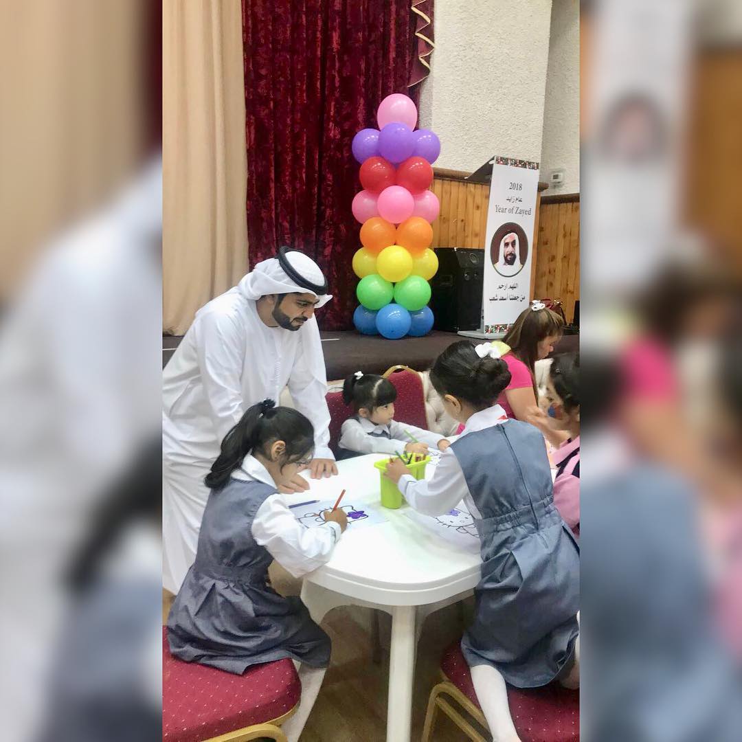 ضمن المبادرات المجتمعية في دائرة #بلدية_رأس_الخيمة قام مدير مركز سعادة المتعاملين مع فريق عمل المركز بزيارة مدرسة الظيت للتعليم الأساسي وذلك ضمن مبادرات المركز لتعزيز التواصل مع المجتمع بمناسبة العام الدراسي الجديدAs part of #RAK_Municipality community initiatives to enhance communications with community the Director of Customers Service Centers along with his team visited Al Dhait Primary School to remark the beginning of New Academic Year ??? ????????? ????????? ?? ????? #?????_???_?????? ??? ???? ???? ????? ?????????? ?? ???? ??? ?????? ?????? ????? ????? ??????? ??????? ???? ??? ??????? ?????? ?????? ??????? ?? ??????? ??????? ????? ??????? ??????As part of #RAK_Municipality community initiatives to enhance communications with community the Director of Customers Service Centers along with his team visited Al Dhait Primary School to remark the beginning of New Academic Year